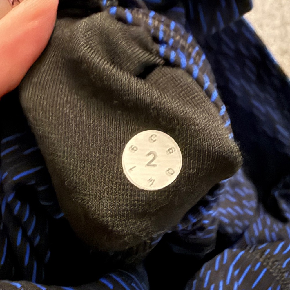 Lululemon Align High Rise Crop Leggings Blue Black Textured Size 2 Athleisure - Picture 5 of 5